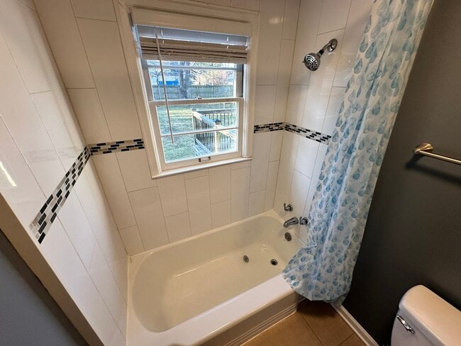 Building Photo - Beautiful House in Picadome! Off-Street Parking, W/D, Breakfast Bar, Deck, Fenced Backyard!