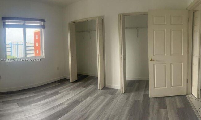 Building Photo - 3500 Coral Wy