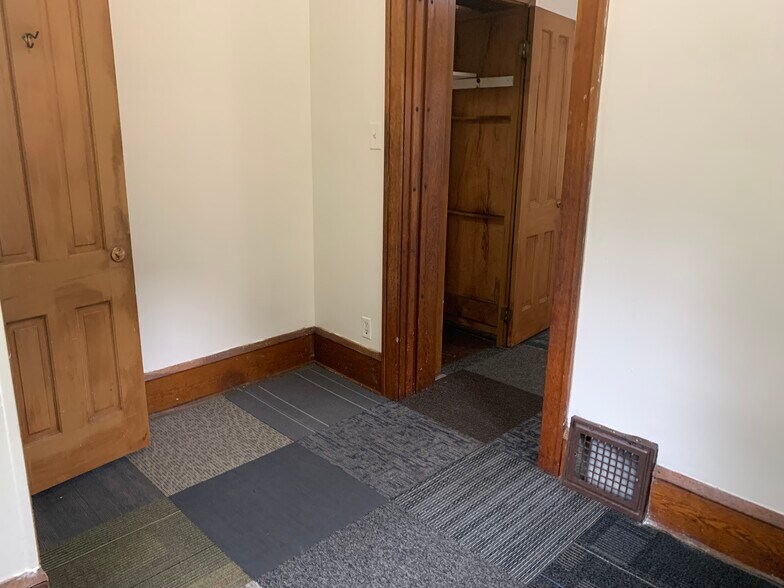 Building Photo - 1005 13th St NE