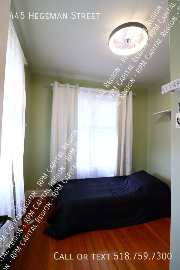 Building Photo - 445 Hegeman St