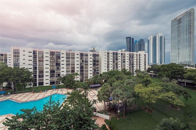 Building Photo - 1 bedroom in Sunny Isles Beach FL 33160