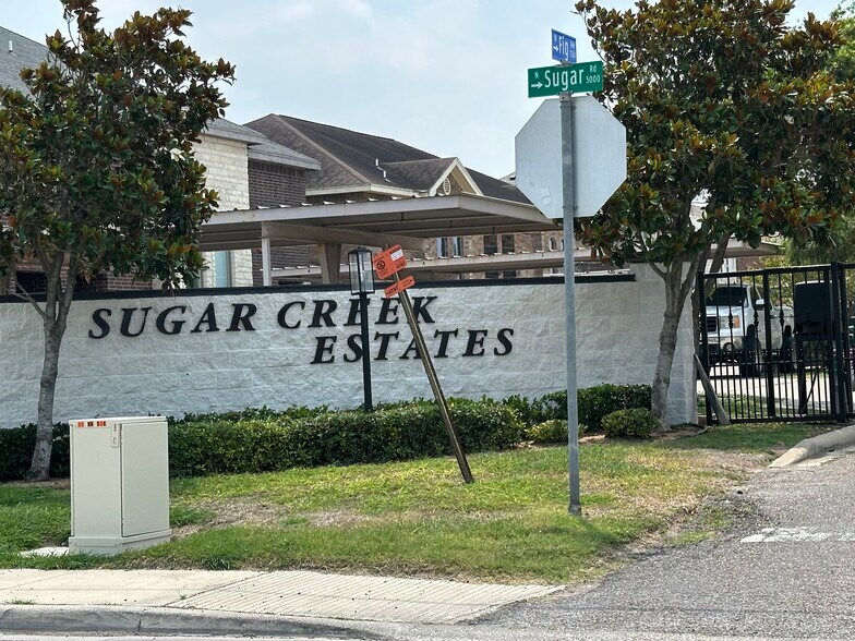 Building Photo - 1403 W Fig Ave