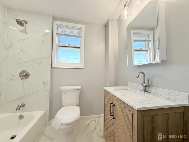 Building Photo - 46 Hayward Ave