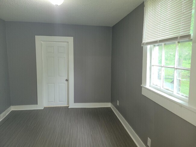 Building Photo - 330 E Trigg Ave