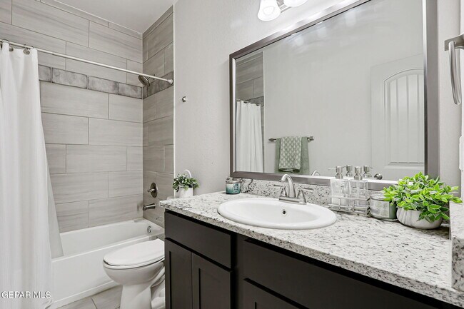 Building Photo - 7416 Tamarack Pl