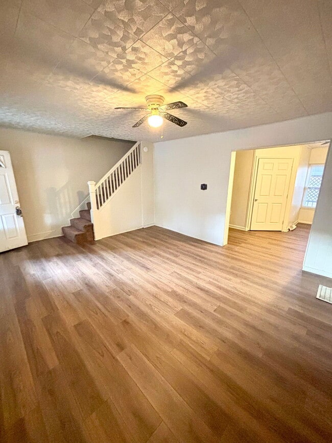 Building Photo - 715 6th St