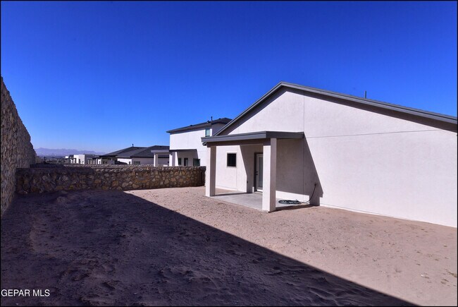 Building Photo - 12844 Giovanni Grajeda Ave