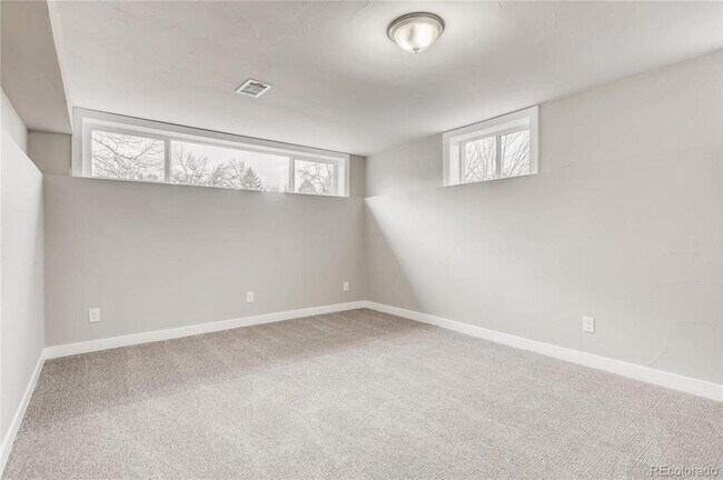 Building Photo - 6676 S Elmwood St