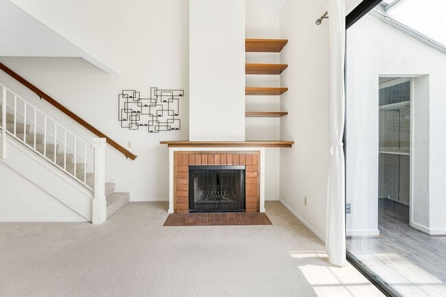 Building Photo - North Berkeley Condo – Steps from Campus w...