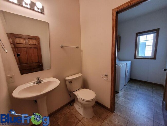 Building Photo - 2410-2410 Wisconsin St