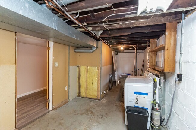 Building Photo - Wonderful 2 Bedroomed House in the heart of Saint Paul.