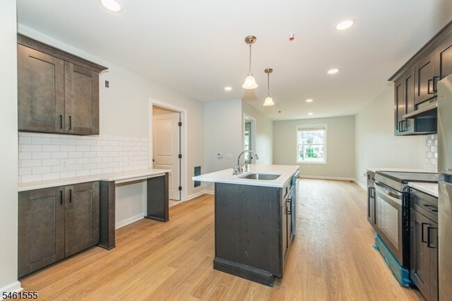 Building Photo - 39 Ledgewood Ave