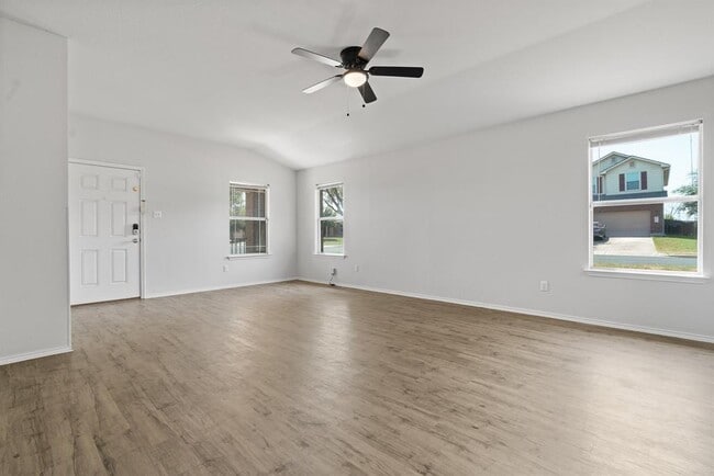 Building Photo - 5800 Maciver Dr