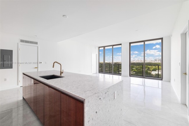 Building Photo - 2678 Tigertail Ave
