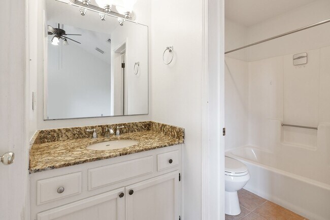 Building Photo - 956 Ridgepoint Ct