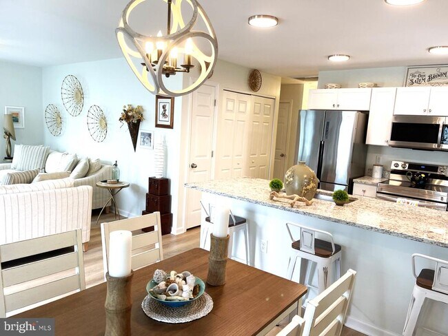 Building Photo - 216 5th St