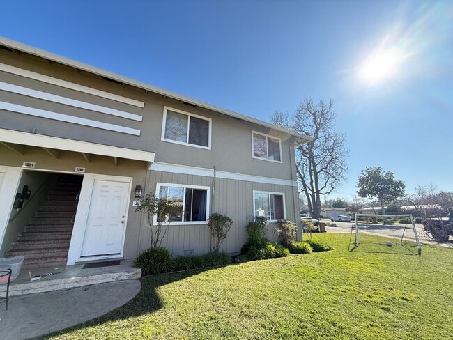 Building Photo - 1265-1271 Parkington Ave