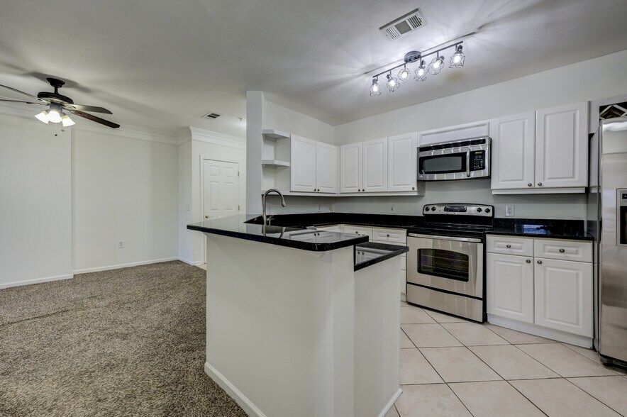 Building Photo - 3334 Peachtree Rd NE