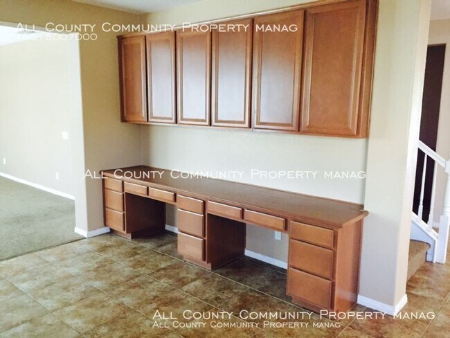 Building Photo - 40298 Hannah Way