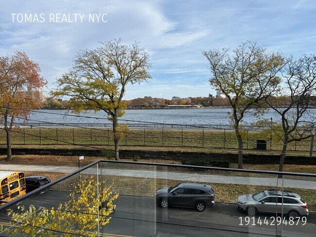 Building Photo - 3103 Sedgwick Ave