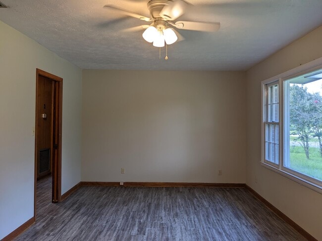 Building Photo - 7 3rd St