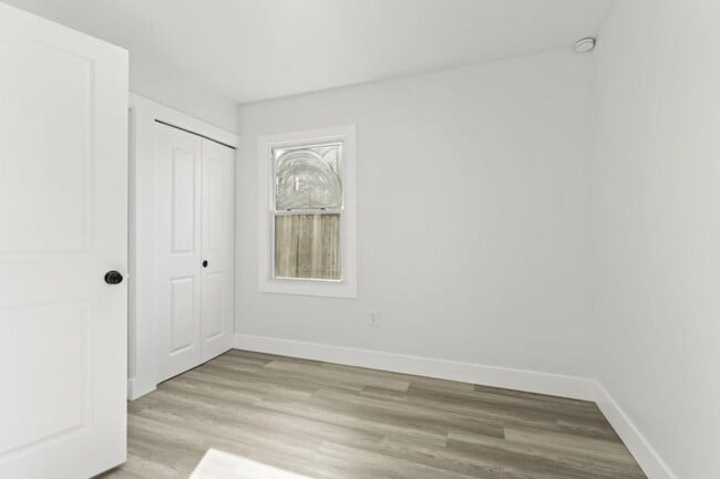 Building Photo - 4142 Meadowdale Dr