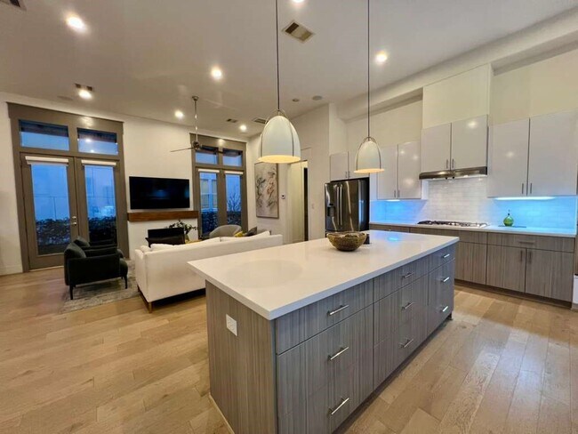 Building Photo - 9811 Mocking Bird Hill Ln