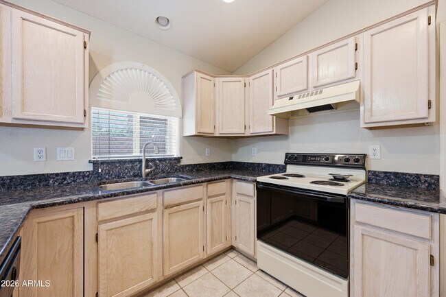 Building Photo - 1025 W Jeanine Dr