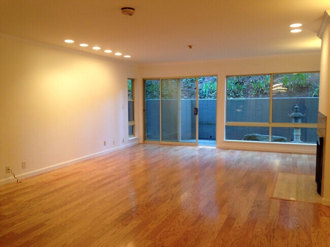 Building Photo - 5140 Diamond Heights Blvd