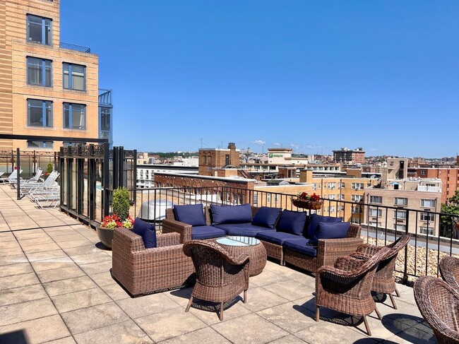 Building Photo - 1440 N St NW