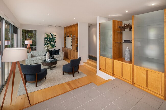 Building Photo - 10514 Riviera Pl NE