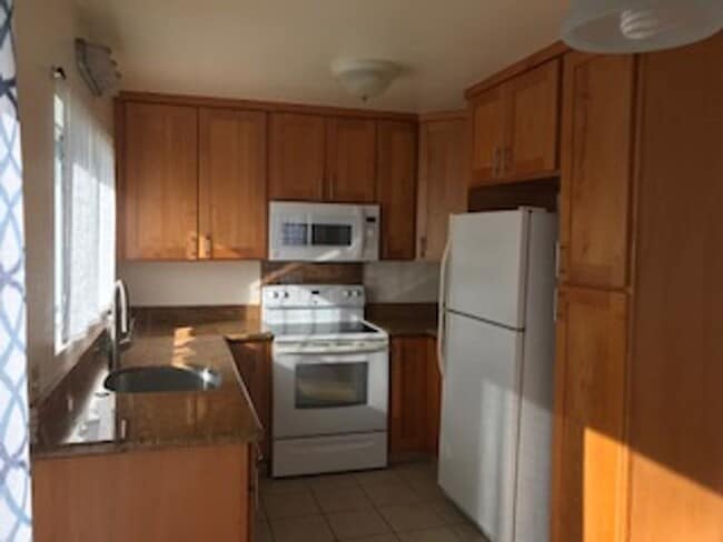 Building Photo - Available now - 2 bedroom / 1 bath / 2 par...