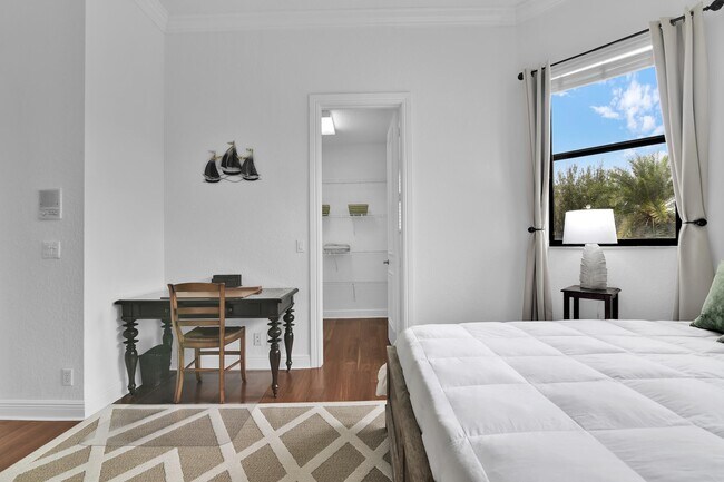 Building Photo - 10703 Versailles Blvd