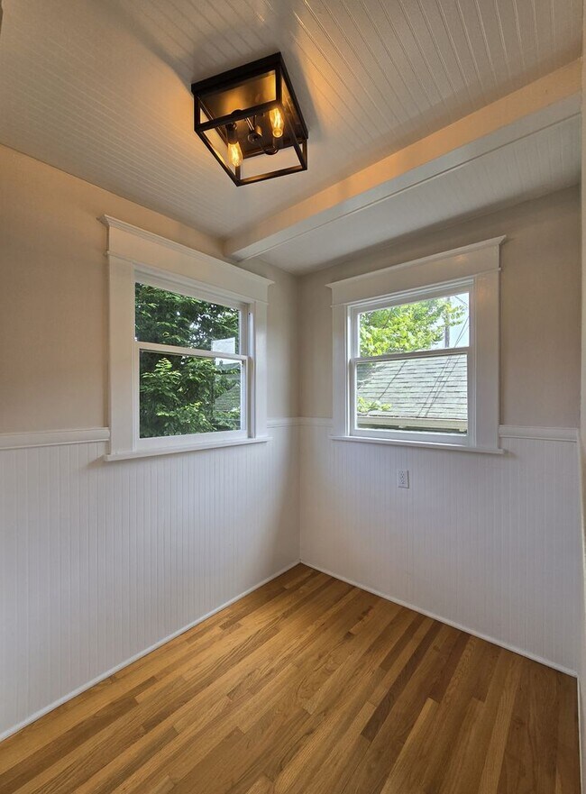 Building Photo - 1631 Oakes Ave