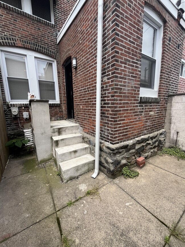 Building Photo - 1349 S Newkirk St