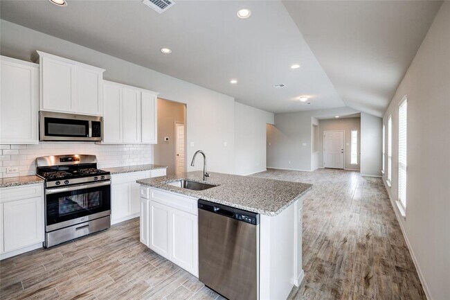 Building Photo - 120 Lyndon Dr