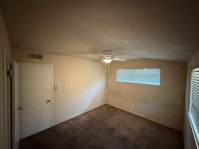Building Photo - 4752 Crestview Dr