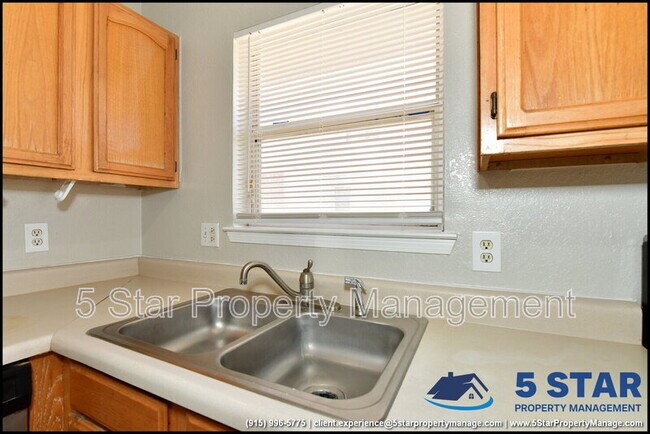 Building Photo - 12257 Robert Dahl Dr