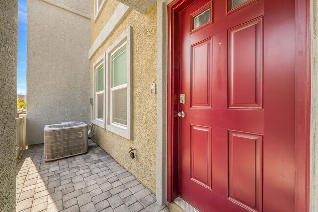 Building Photo - Modern Inspirada Townhome with Stylish Finishes & Community Pool Access!