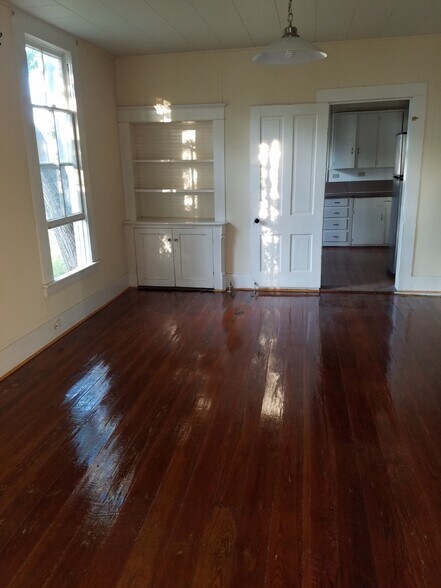 Building Photo - 322 Shaw St