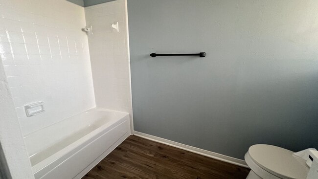 Building Photo - Three Bedroom Cozy Home Recently Remodeled!