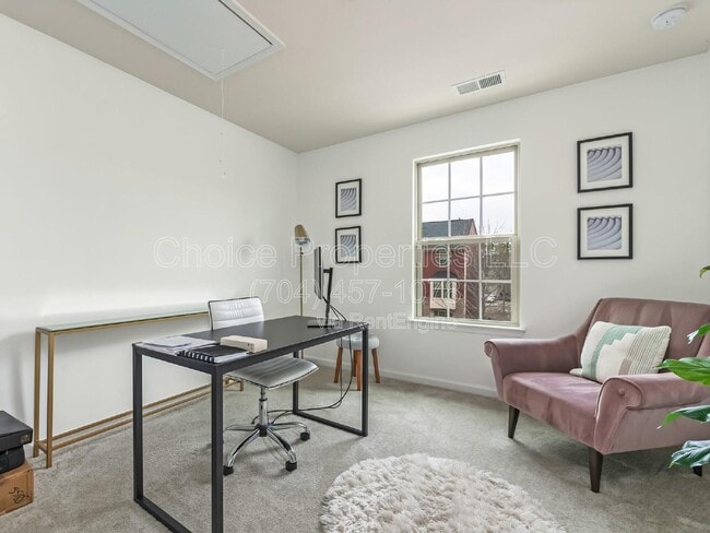 Building Photo - 4027 Zilker Park Dr