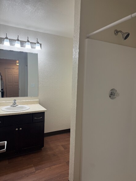 Building Photo - 903 SW 185th Ave