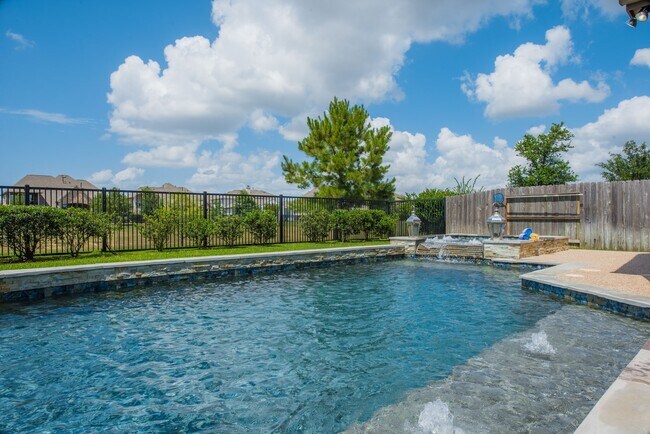Building Photo - 28022 Bandera Glen Ln