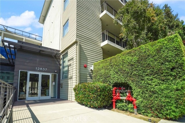 Building Photo - 12837 Moorpark St