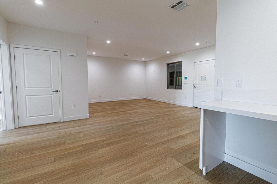 Building Photo - 3672 W Imperial Hwy