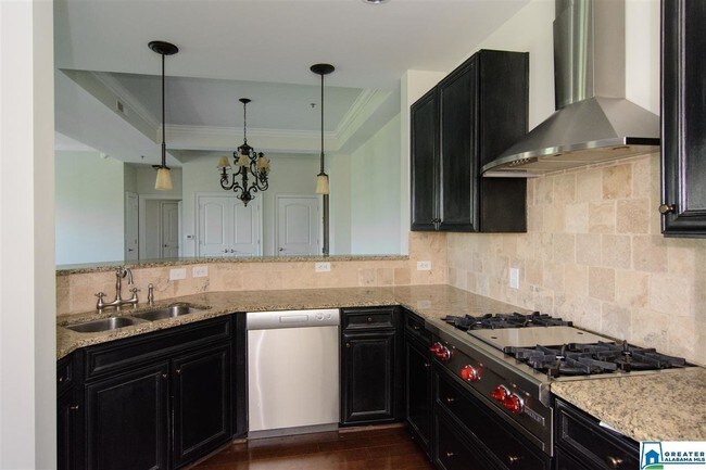 Building Photo - 2600 Highland Ave