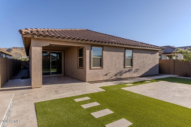 Building Photo - 1548 W Corral Rd