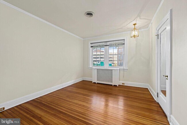 Building Photo - 3401 Greenway