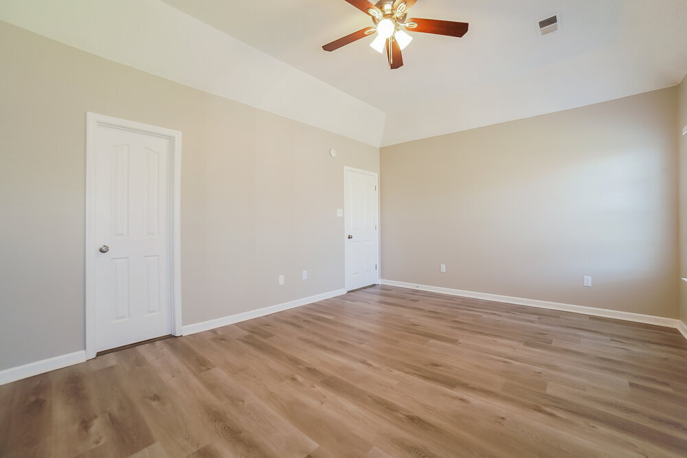 Building Photo - 5696 Nichols Dr